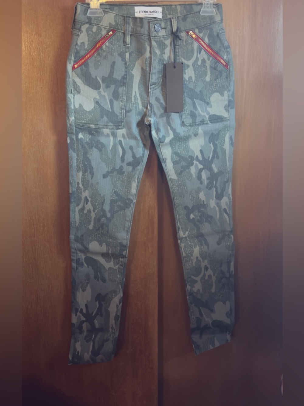 ETIENNE MARCEL WOMENS CAMO STYLE SKINNY FIT JEANS RED ZIPPER - Picture 2 of 5